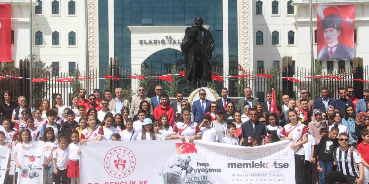 19 Mayıs kutlamaları çelenk sunma töreni ile başladı