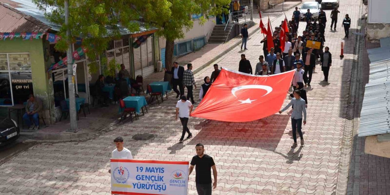 Tercan’da Gençlik Yürüyüşü yapıldı