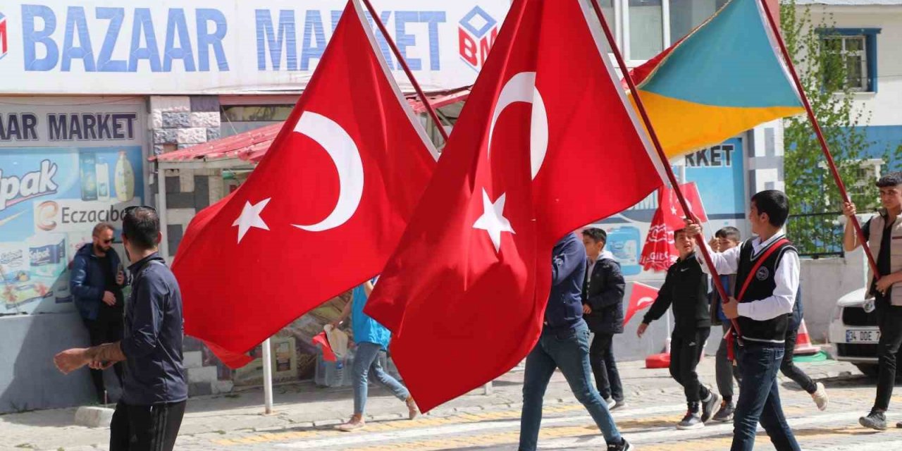 Çaldıran’da 19 Mayıs coşkusu