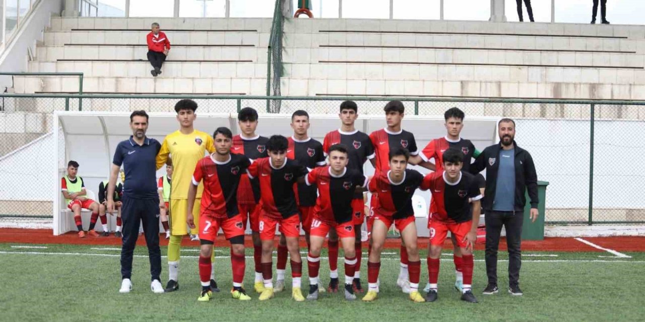 Van Büyükşehir Belediyespor U-16 Takımı Türkiye şampiyonasında son dörde kaldı