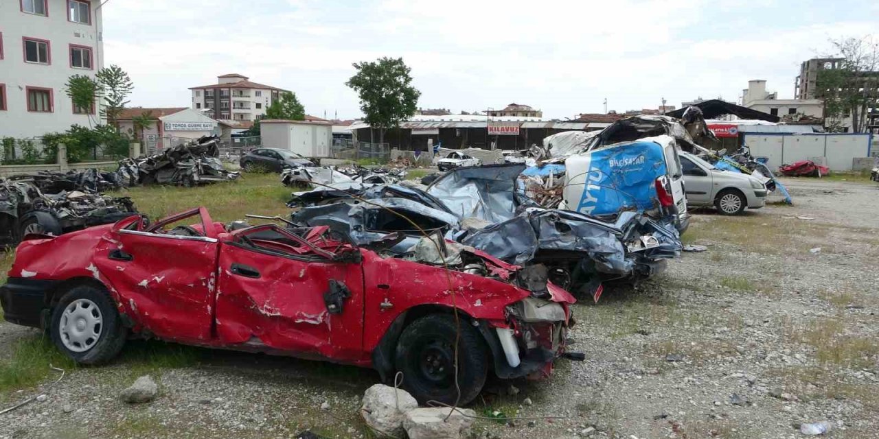 Malatya’da depremde 200 milyon TL değerindeki 245 araç hurdaya döndü