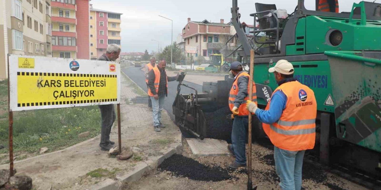 Kars’ta BSK asfalt yol yapım çalışması sürüyor