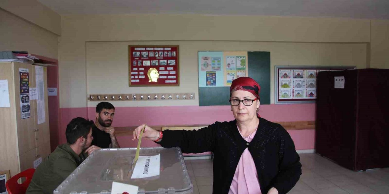 Ahlat’taki Ahıska Türkleri oylarını kullandı