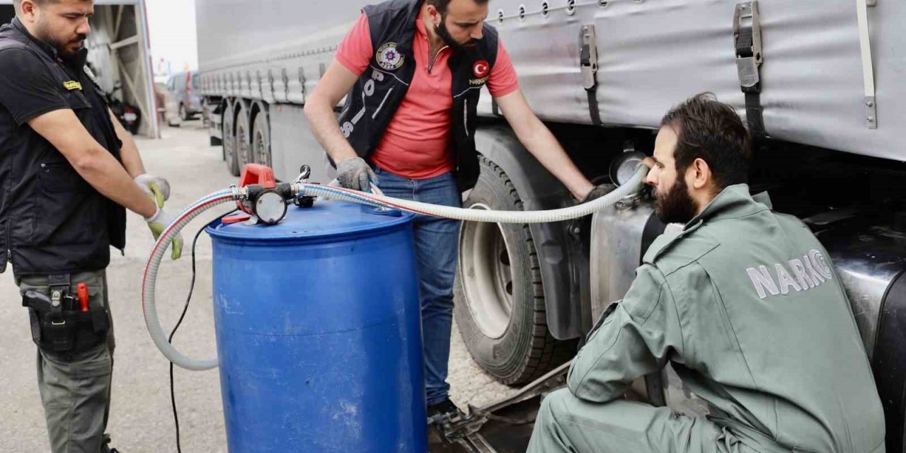 Ağrı’da tırın yakıt deposunda 537 kilo 250 gram metamfetamin ele geçirildi