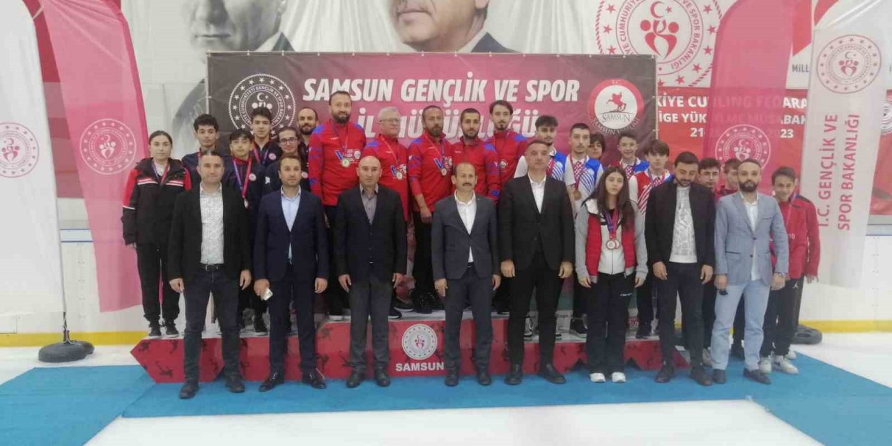 Curlingte heyecan sürüyor