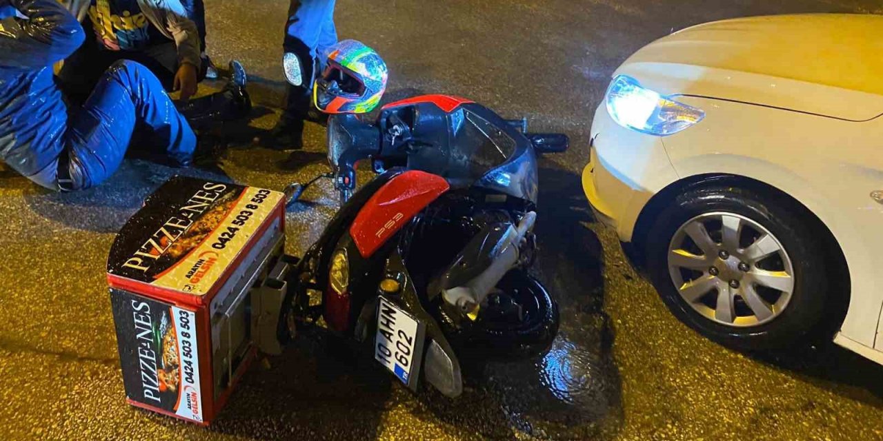 Elazığ’da motosikletli kurye ile otomobil çarpıştı: 1 yaralı