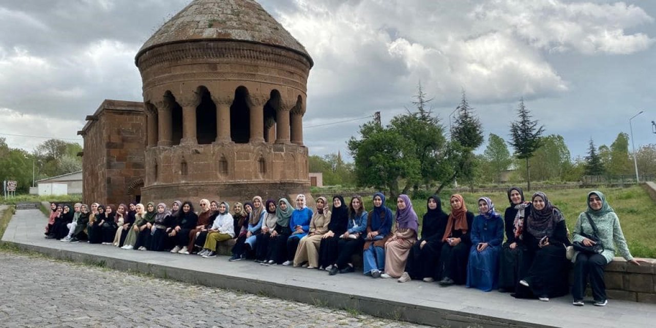 Vanlı öğrenciler Bitlis’in tarihi mekanlarını gezdi