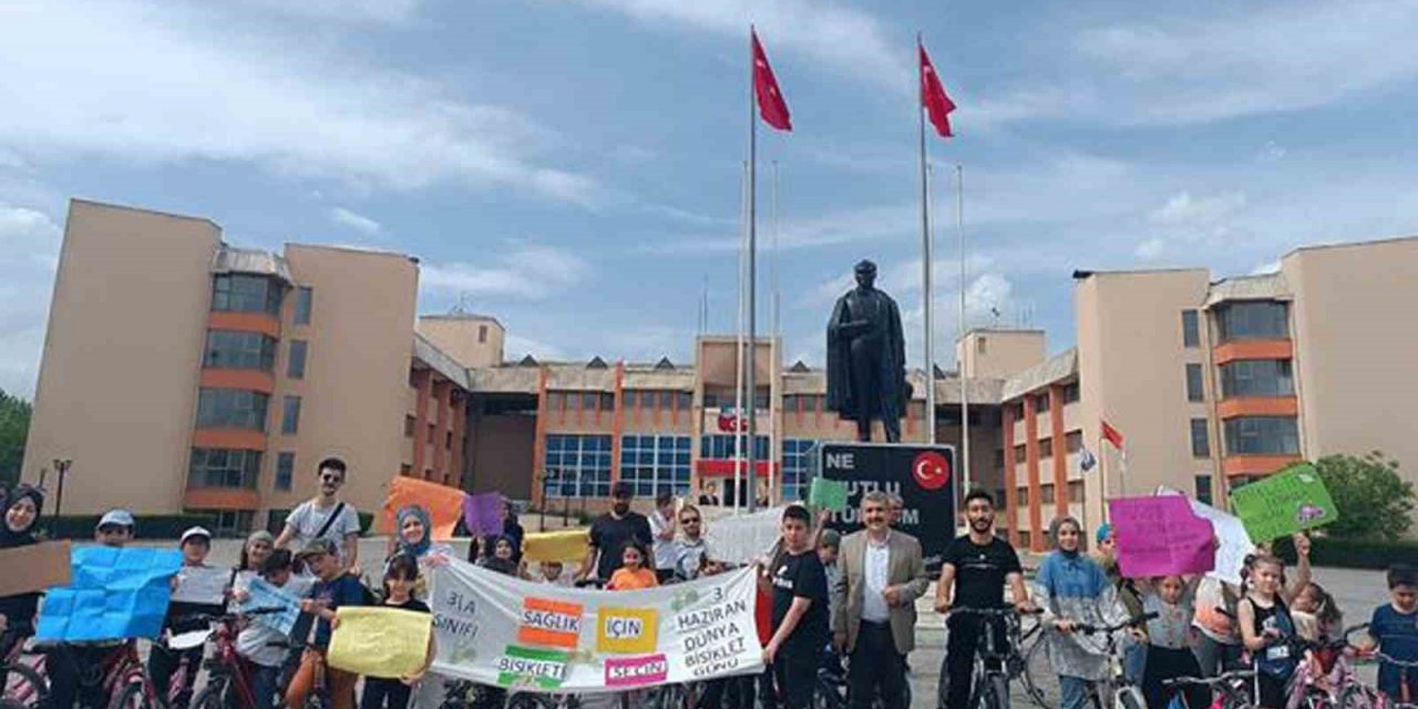 Öğrencilerden Bisiklet Günü etkinliği