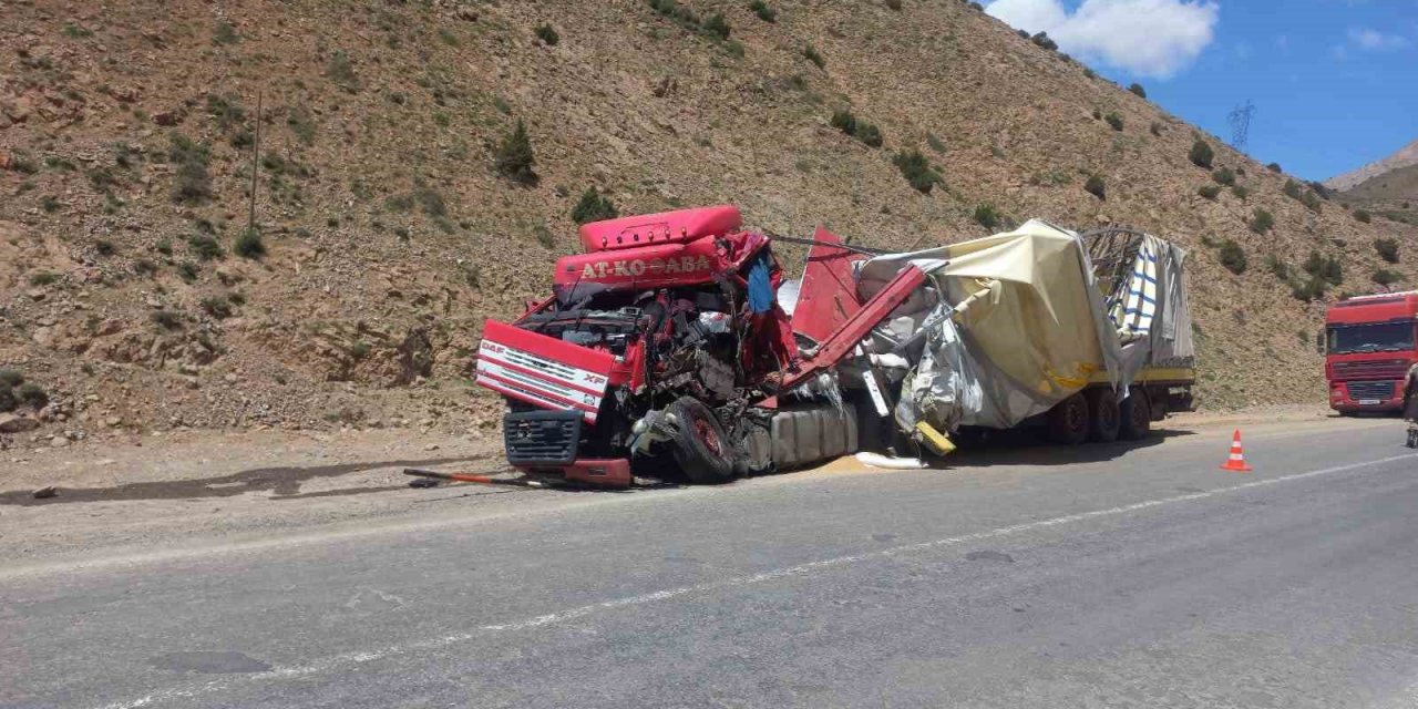 Bingöl’de zincirleme tır kazası:3 yaralı