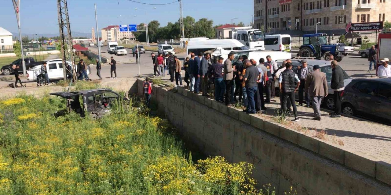 Muş’ta trafik kazası: 6’sı öğrenci 9 yaralı