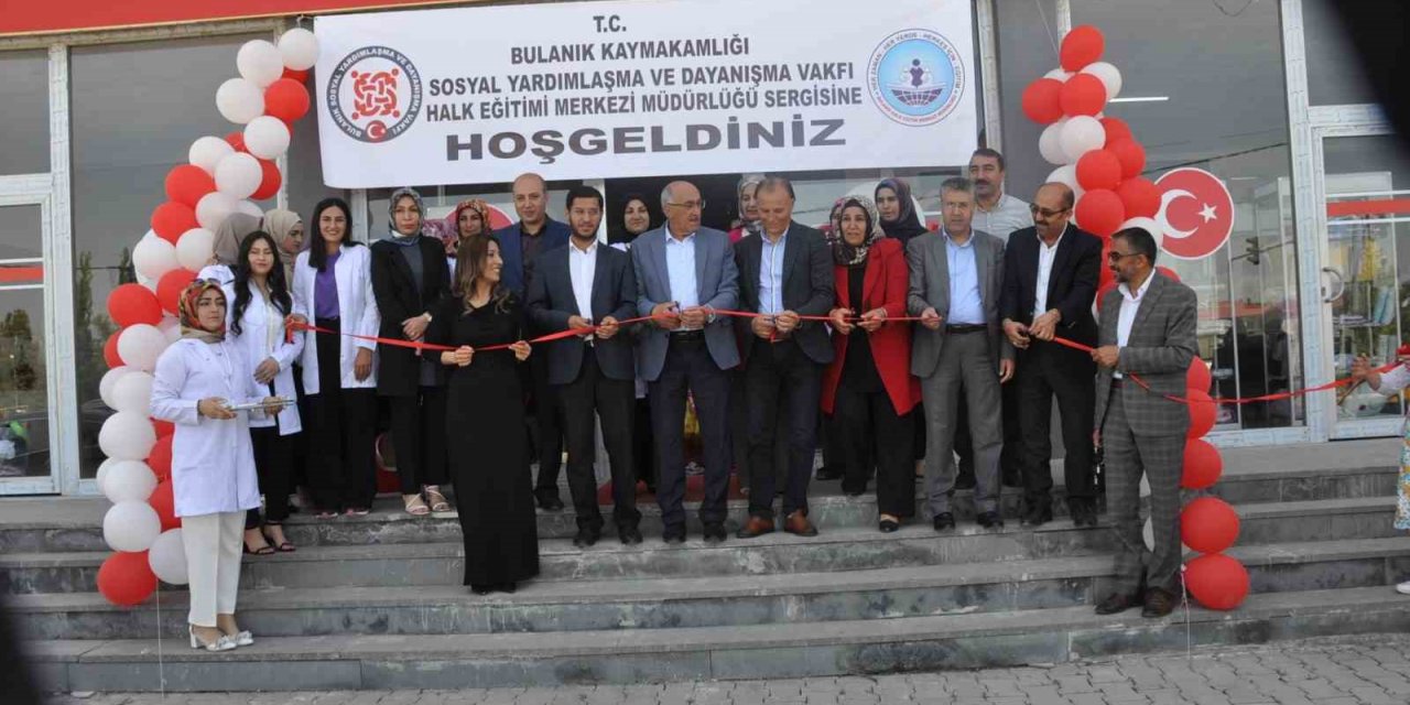 Bulanık’ta depremzedeler yararına yılsonu sergisi