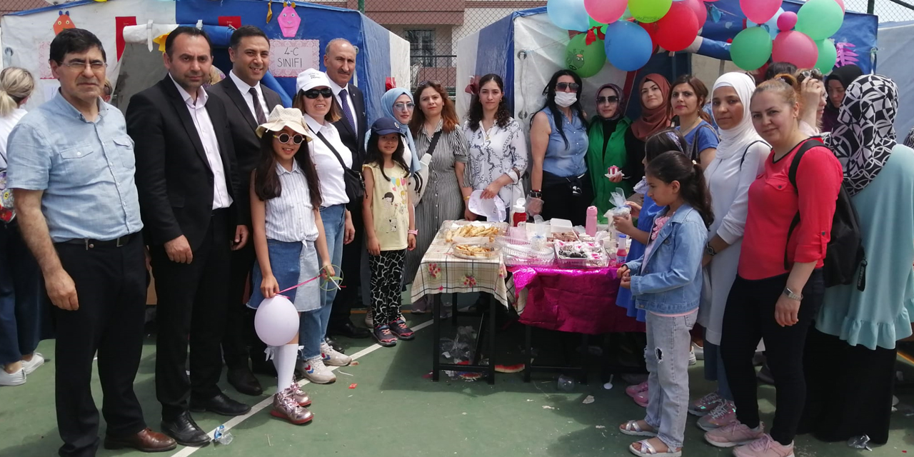 Kars’ta miniklerden şenlik ve kermes!