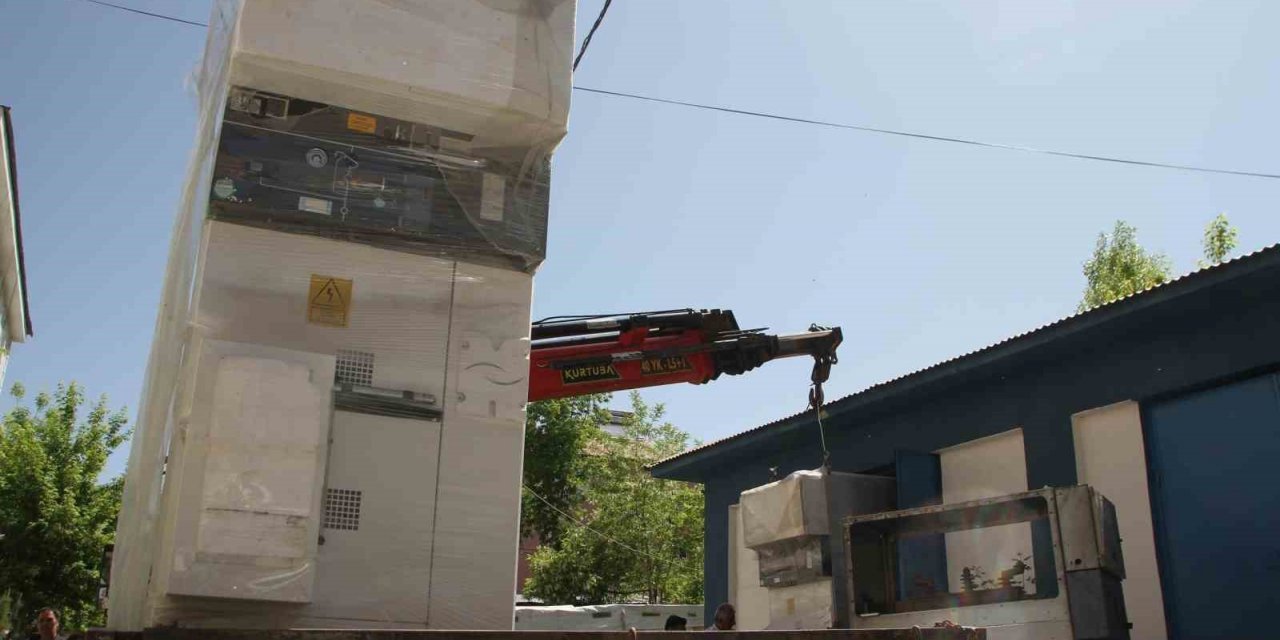 VEDAŞ, Malazgirt’in elektrik trafolarını yeniliyor