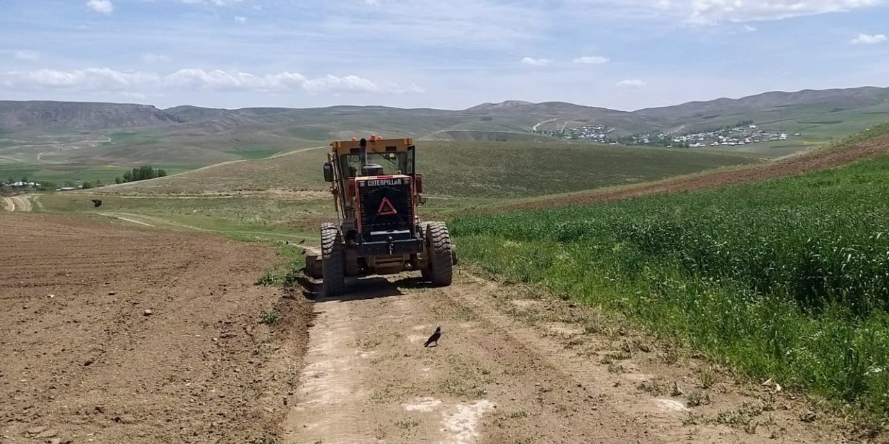 Van Büyükşehir Belediyesinden arazi yolu çalışması