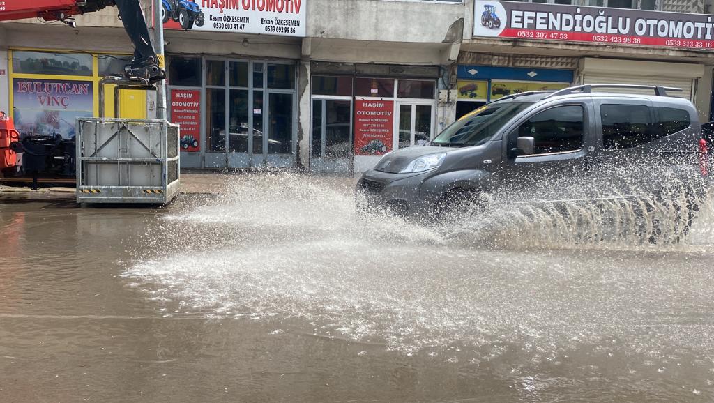 Bardaktan boşalırcasına yağdı