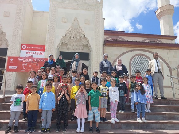 Kars’ta, miniklerin camii ziyareti