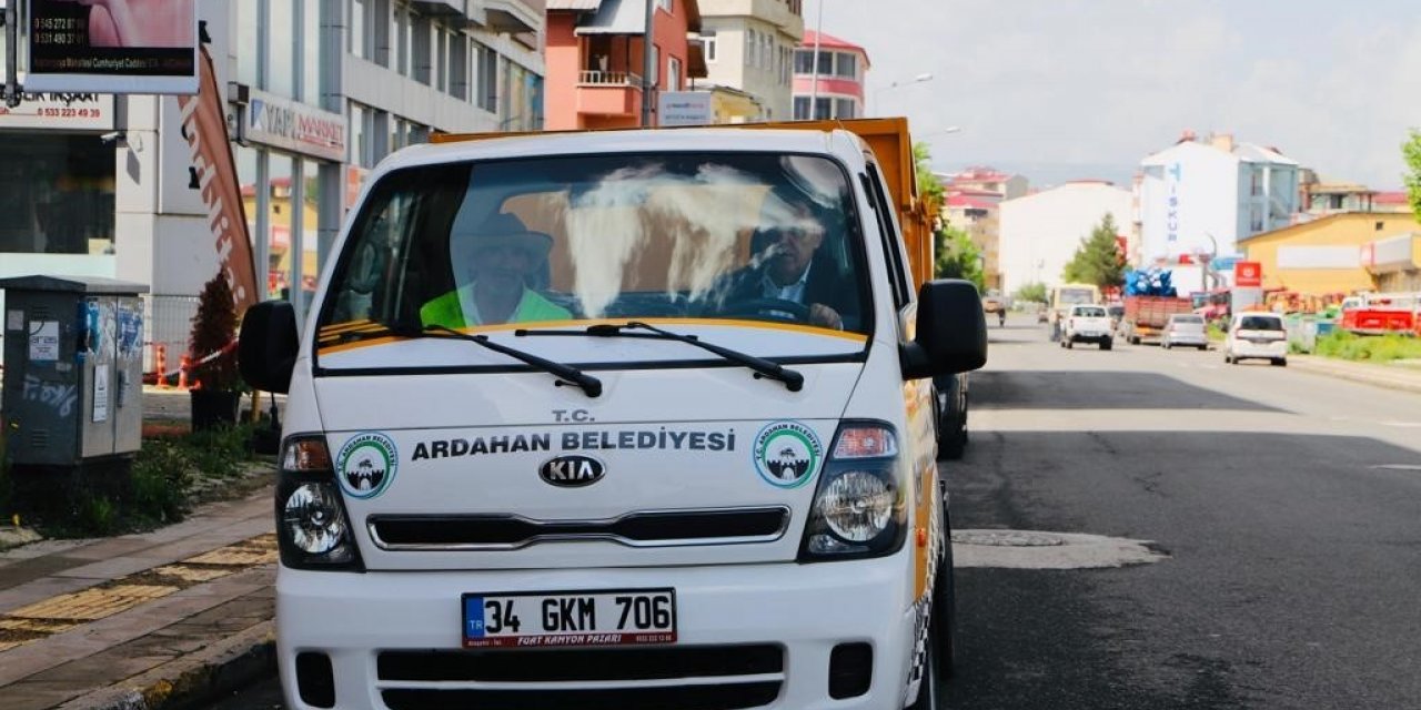 Başkan Demir çöp taksi aracını kulandı