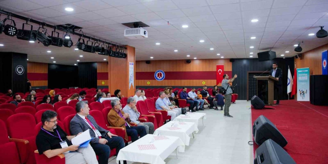 Hakkari’de “Mesleki Eğitimin Geleceği Kongresi” düzenlendi