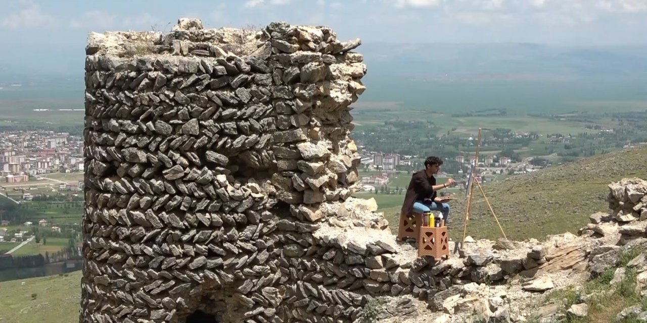 Alpaslan diyarının tarihi tuvallere işleniyor