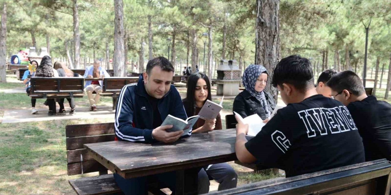 Elazığ’da spor ve kitap okuma etkinliği yapıldı