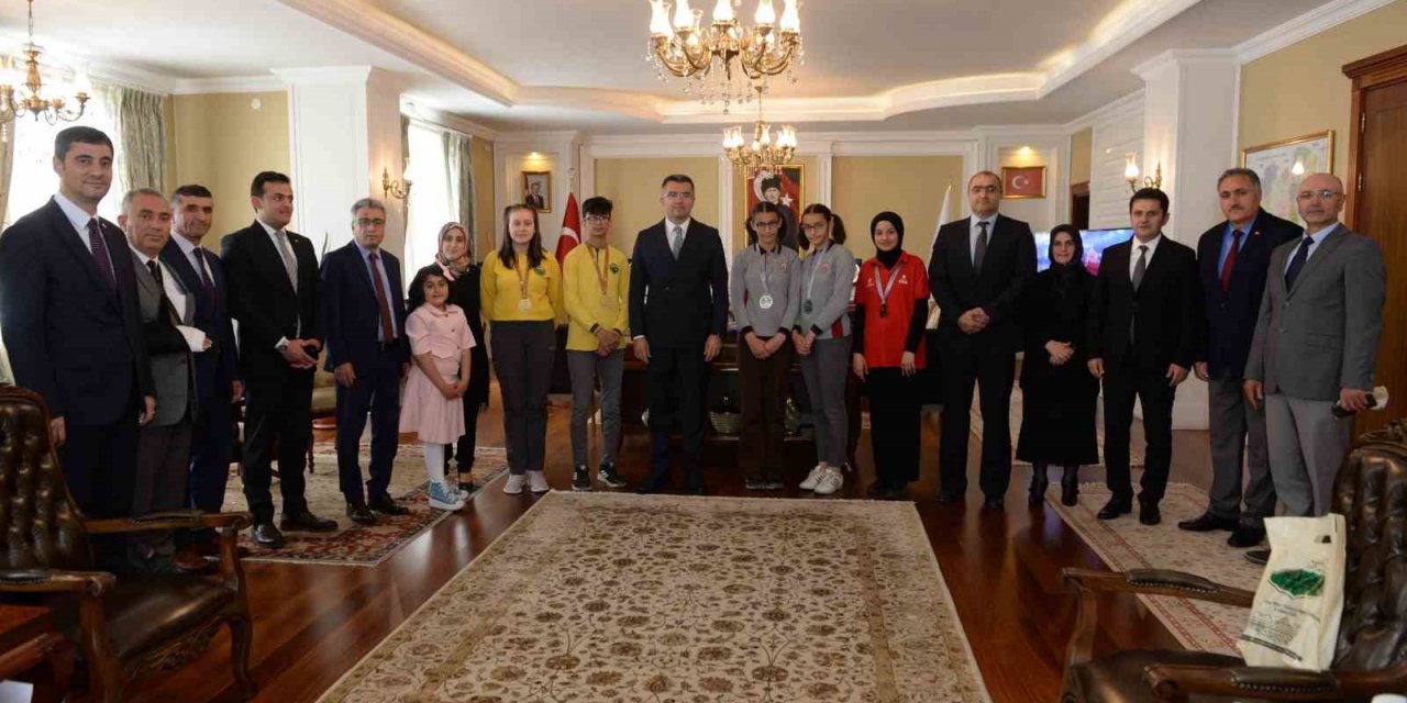 Vali Memiş TÜBİTAK şampiyonlarını kabul etti