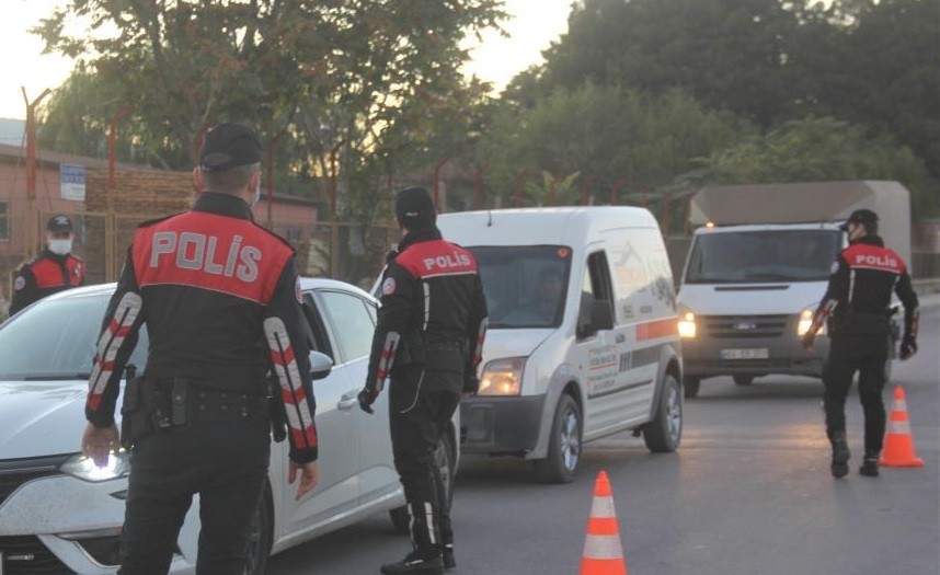 Erzincan’da çeşitli suçlardan aranan 18 şüpheli yakalandı, 13 kişi gözaltına alındı