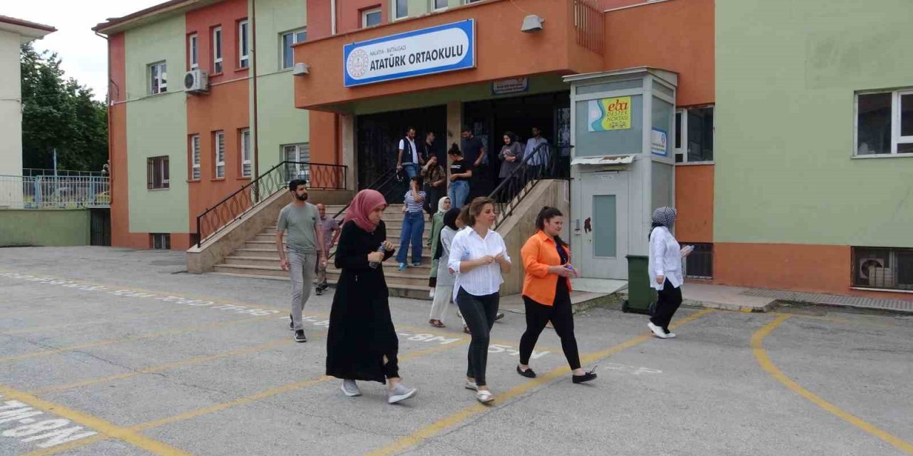 Malatya’da YKS’nın ikinci oturumu AYT sona erdi