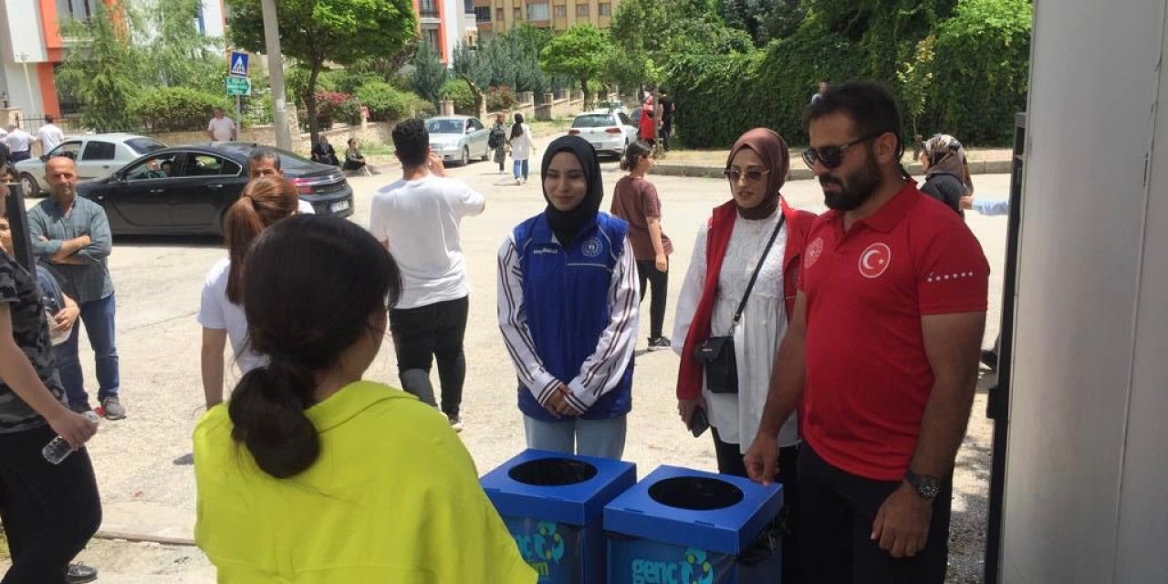 Elazığ’da sınav kalemleri öğrenciler için  toplandı