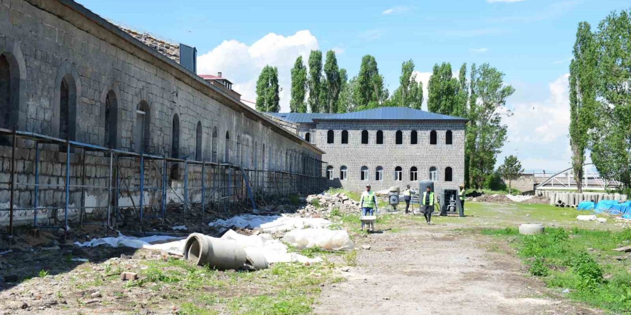 Ardahan’da Millet Bahçesi İnşaat Çalışmaları devam Ediyor