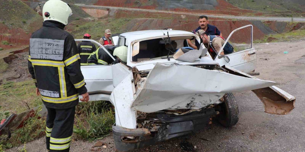 Erzincan’da trafik kazası: 2 yaralı