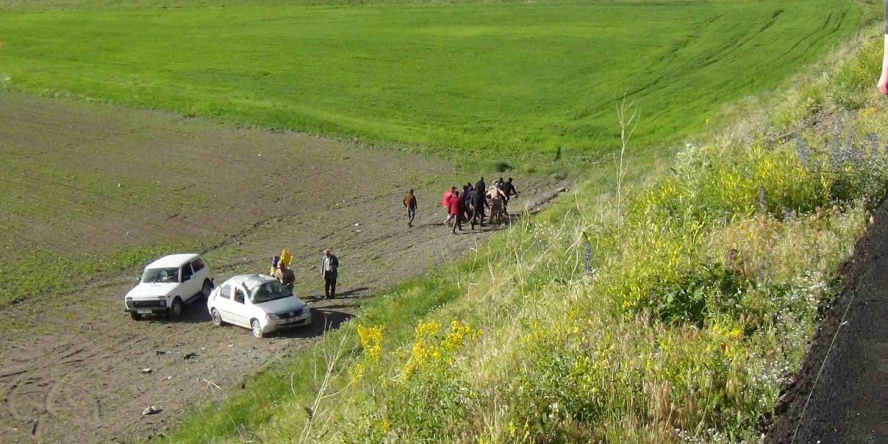 Kars’ta otomobil şarampole uçtu: 2 yaralı