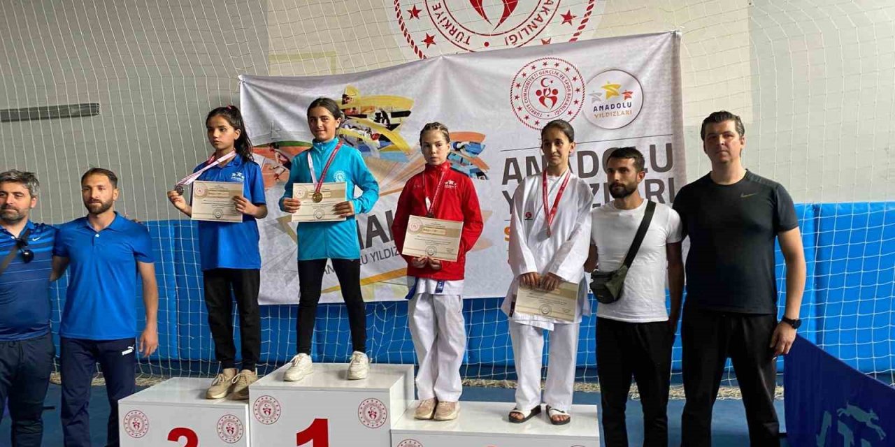 Karslı sporcular madalyayla döndü