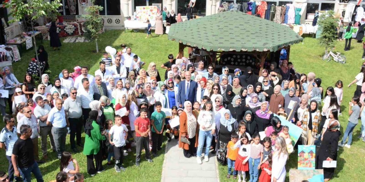 Tuşba’da ‘Yılsonu Sergi ve Sertifika’ töreni