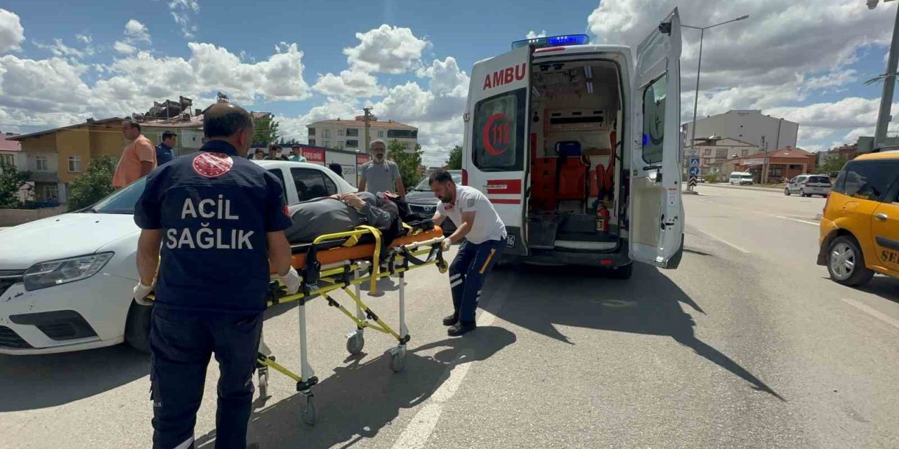 Elazığ’da otomobil şarampole uçtu: 5 yaralı