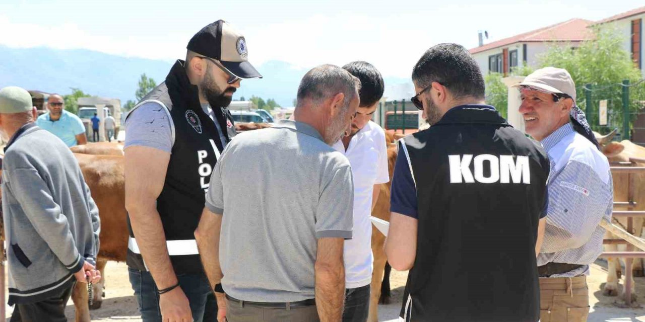 Erzincan polisinden kurban satıcılarına ’sahte para’ uyarısı