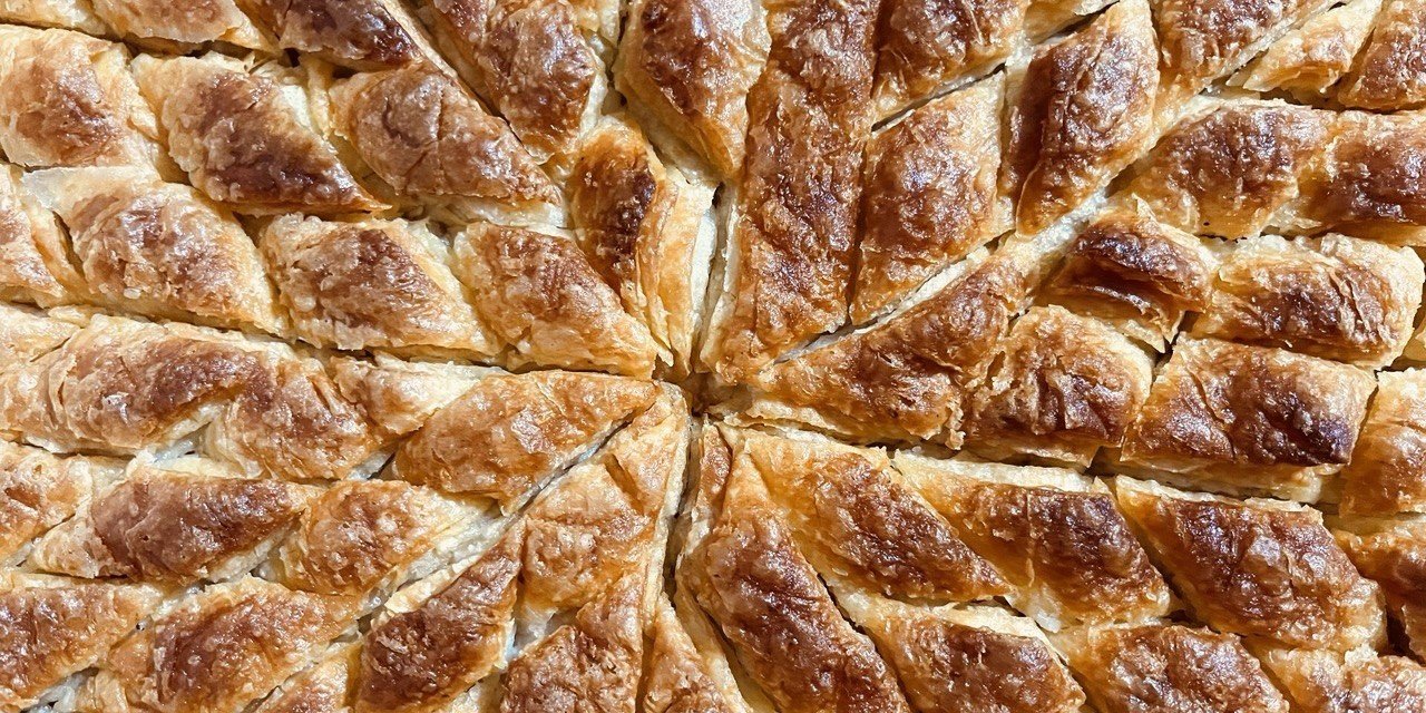 Hamarat kadınlar kolları sıvadı, çıtır baklavalar bayrama hazırlandı