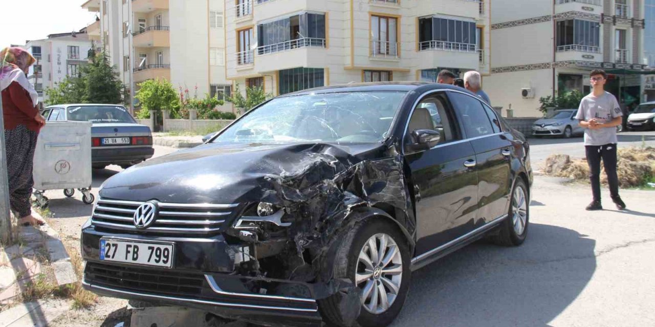 Elazığ’da pikap ile otomobil çarpıştı: 4 yaralı