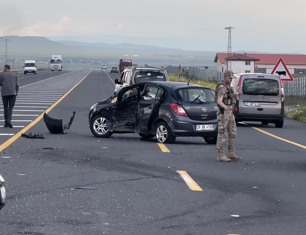 Sarıkamış’ta trafik kazası: 4 yaralı