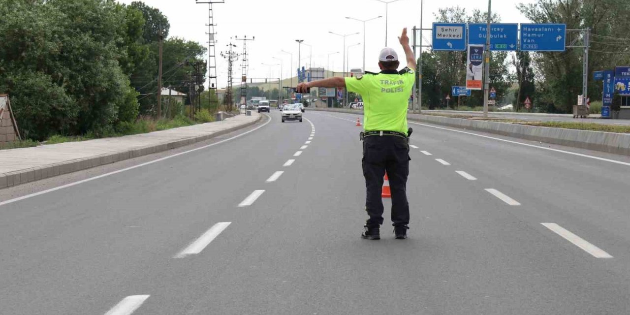 Ağrı’da hava destekli trafik denetimi