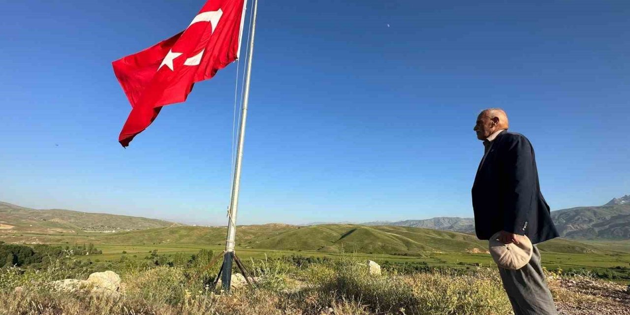 Seyit Tahir Dede’nin hüzünlü bayrak nöbeti