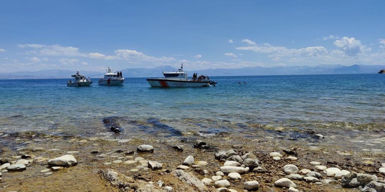 Serinlemek için Van Gölü’ne giren 2 kişi boğuldu