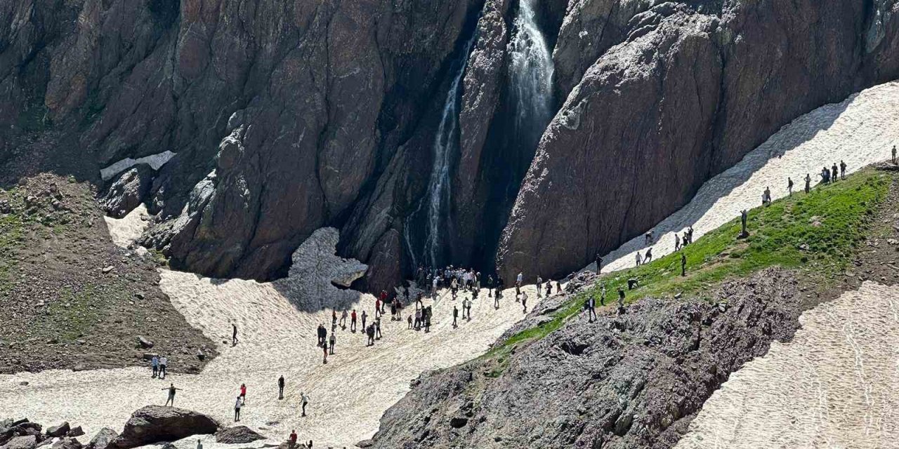 Hakkari’de terörden temizlenen Cilo Dağları ve Sat Buzul Gölleri’ne yoğun ilgi