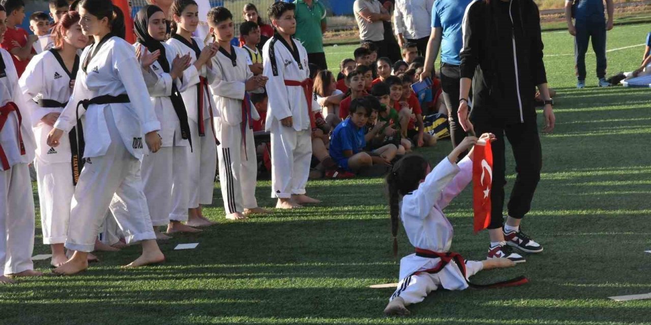 Bitlis’te yaz spor okullarının açılışı yapıldı