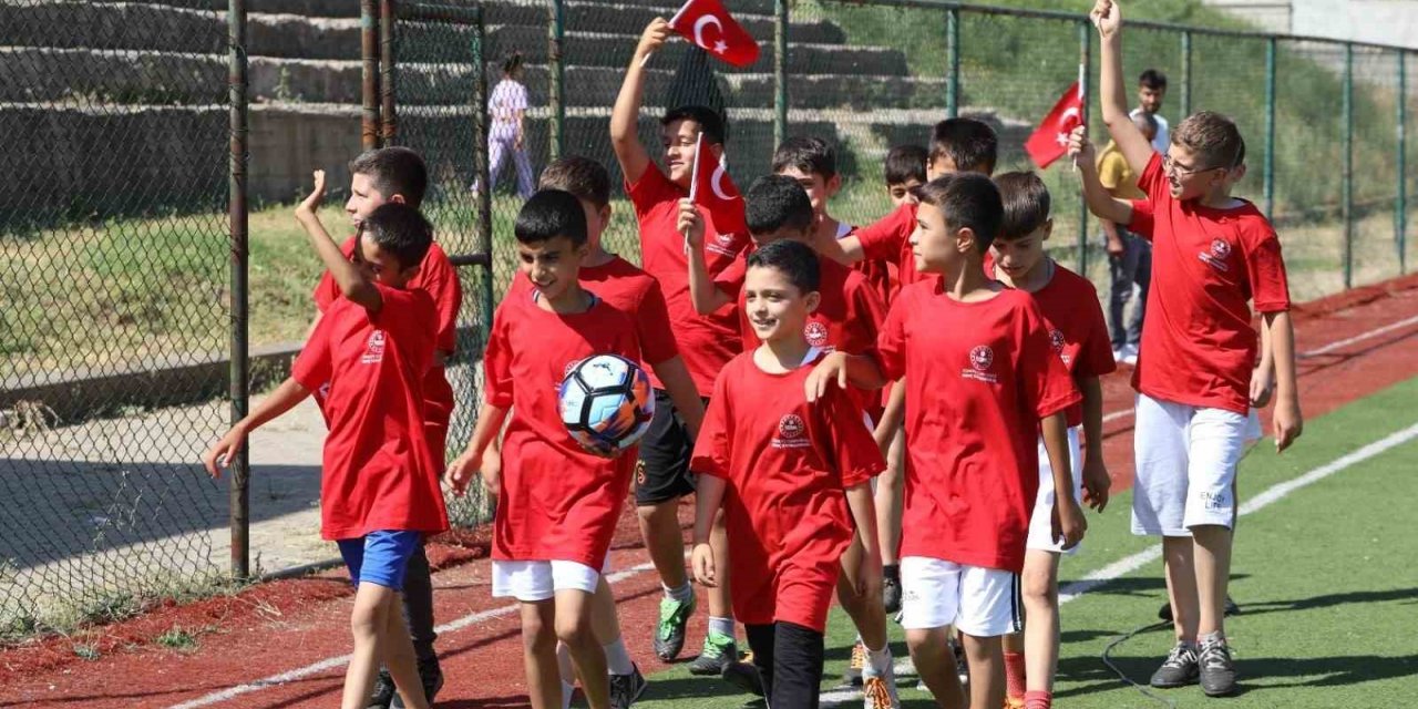 Genç’te Yaz Spor Okulları’nın açılışı yapıldı