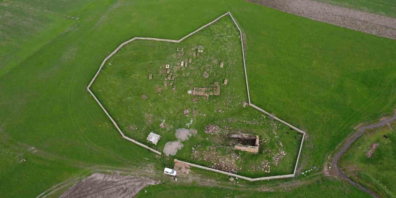 Bitlis’te 557 yıllık tarihi mescit yok olma tehlikesiyle karşı karşıya