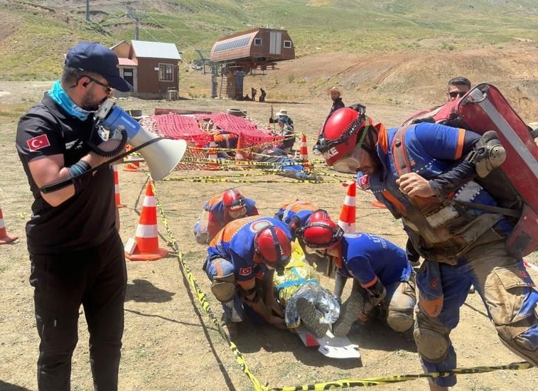 Hakkari’de 25 sağlık personeline UMKE eğitimi verildi