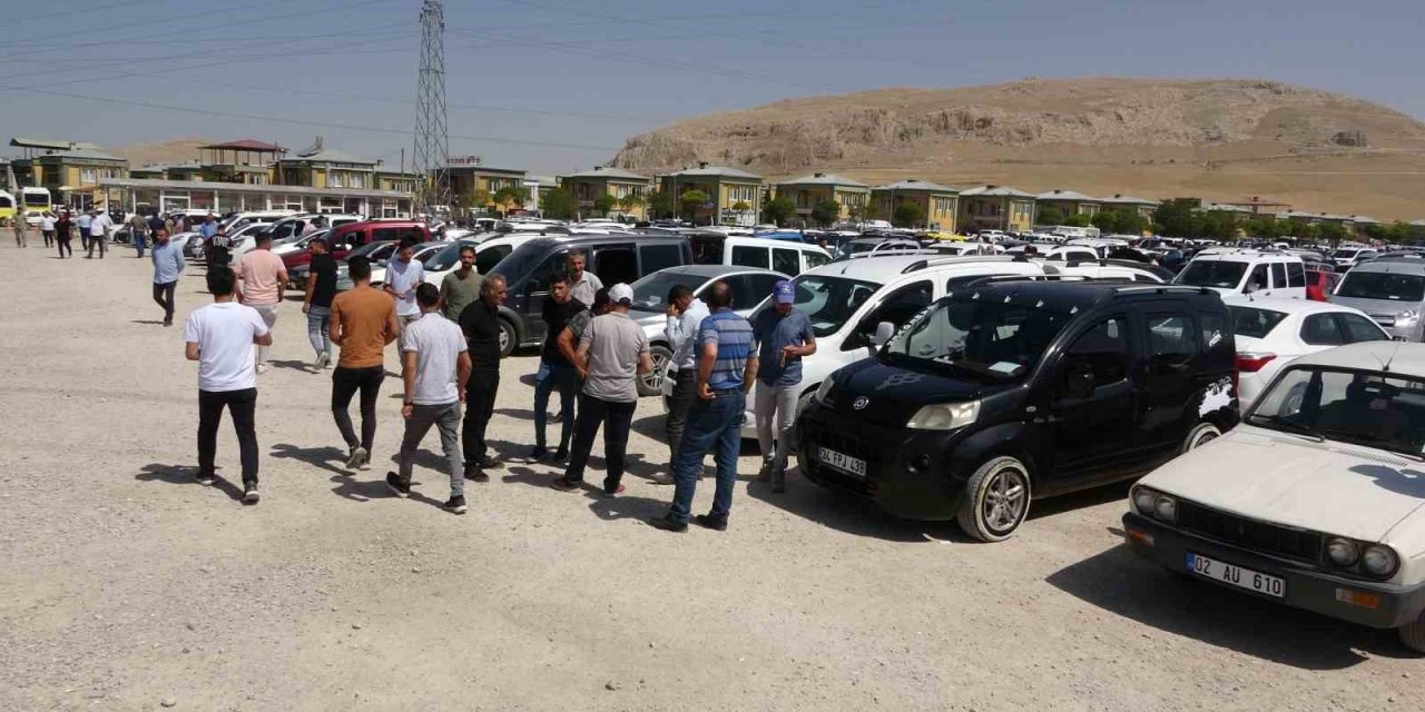 Van’daki ikinci el açık oto pazarında yeni düzenlemeye tam destek