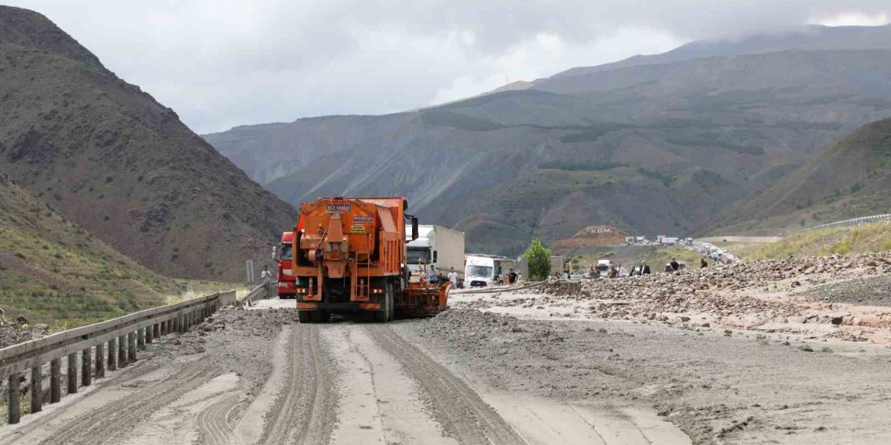 Erzincan - Sivas kara yolu ulaşıma açıldı