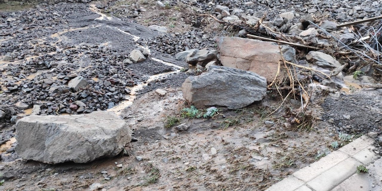 Bingöl’de sel taşkını köyü susuz bıraktı