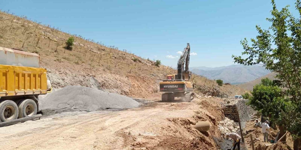 Malatya genelinde istinat duvarı çalışmaları devam ediyor